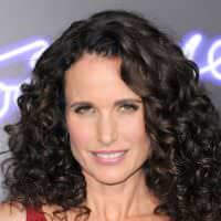 Coiffure Andie Macdowell